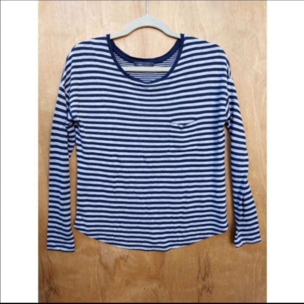 Price drop VINCE scoop neck striped long sleeve tee medium